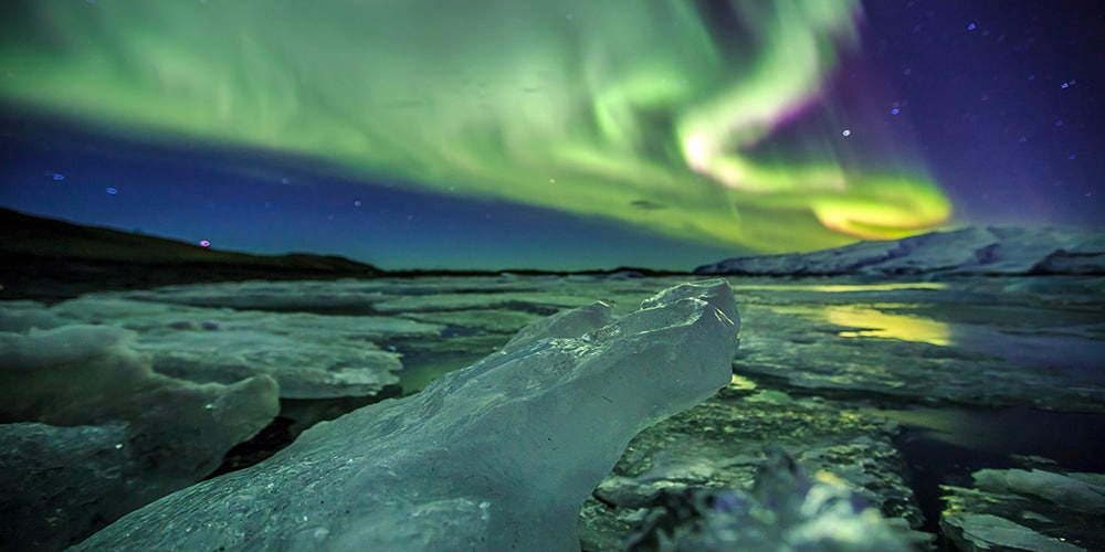 northern-lights-over-jokulsarlon-iceland
